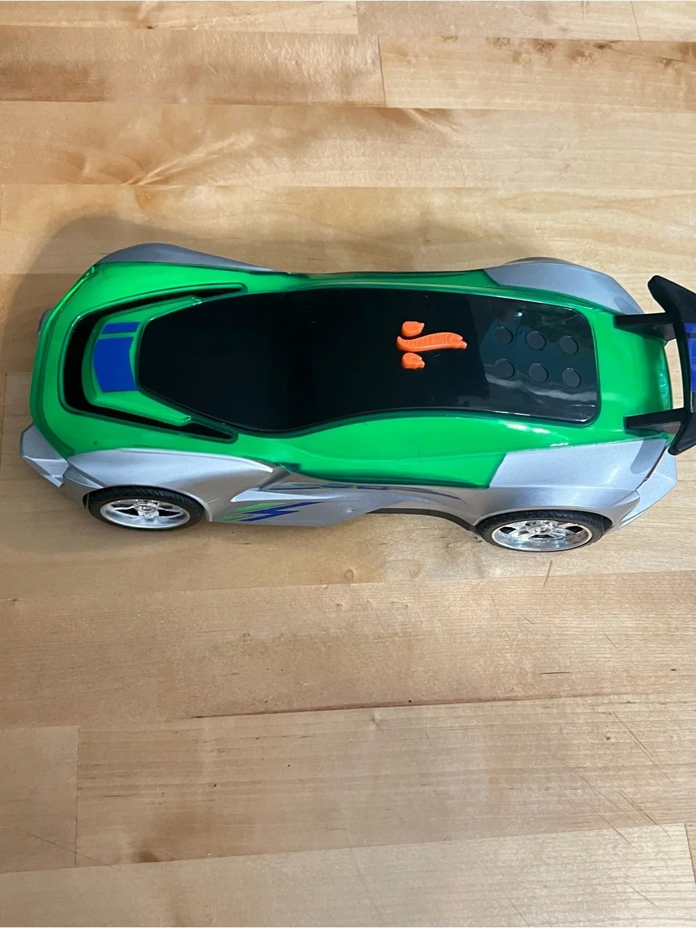Hot Wheels Color Crashers Gazella R Vehicle Light and Sound Race Car